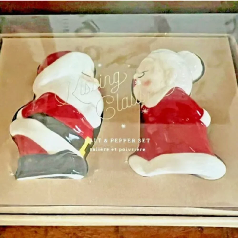 NEW 2PC Pottery Barn Kissing Santa Claus Ceramic Salt Pepper Set Christmas Decor